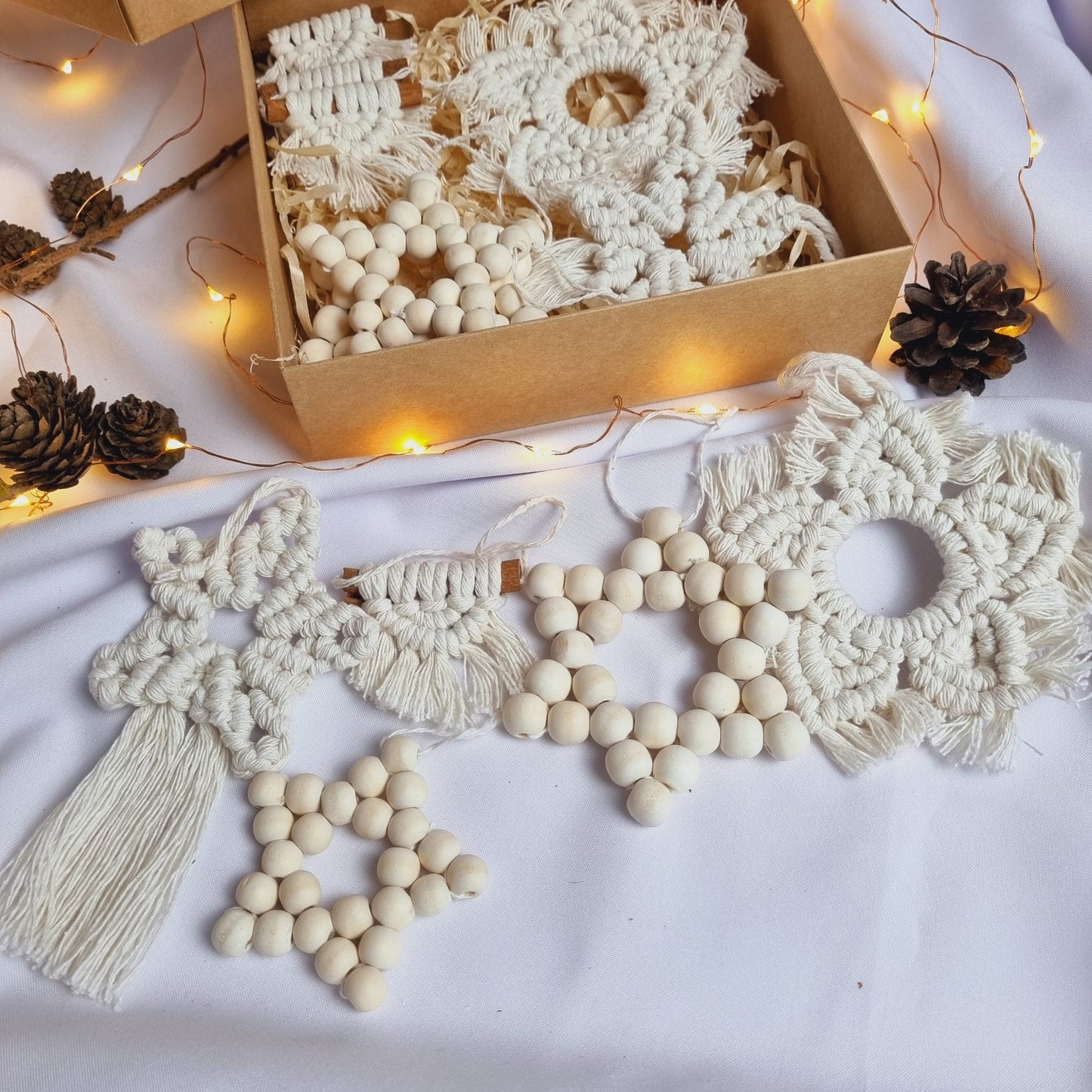 Kalėdų ornamentai „Žvaigždės, snaigės ir girliandos“