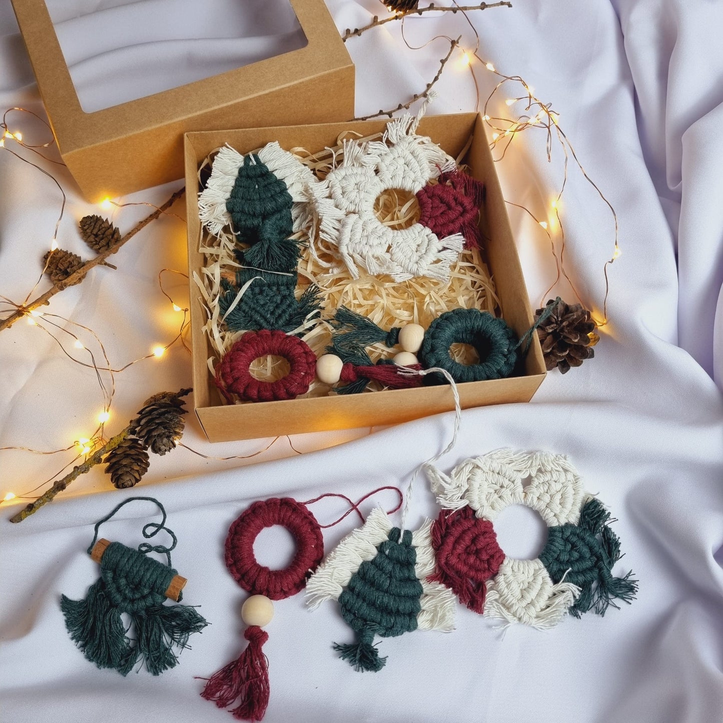 Kalėdų ornamentai „Eglutės, vainikai ir girliandos“