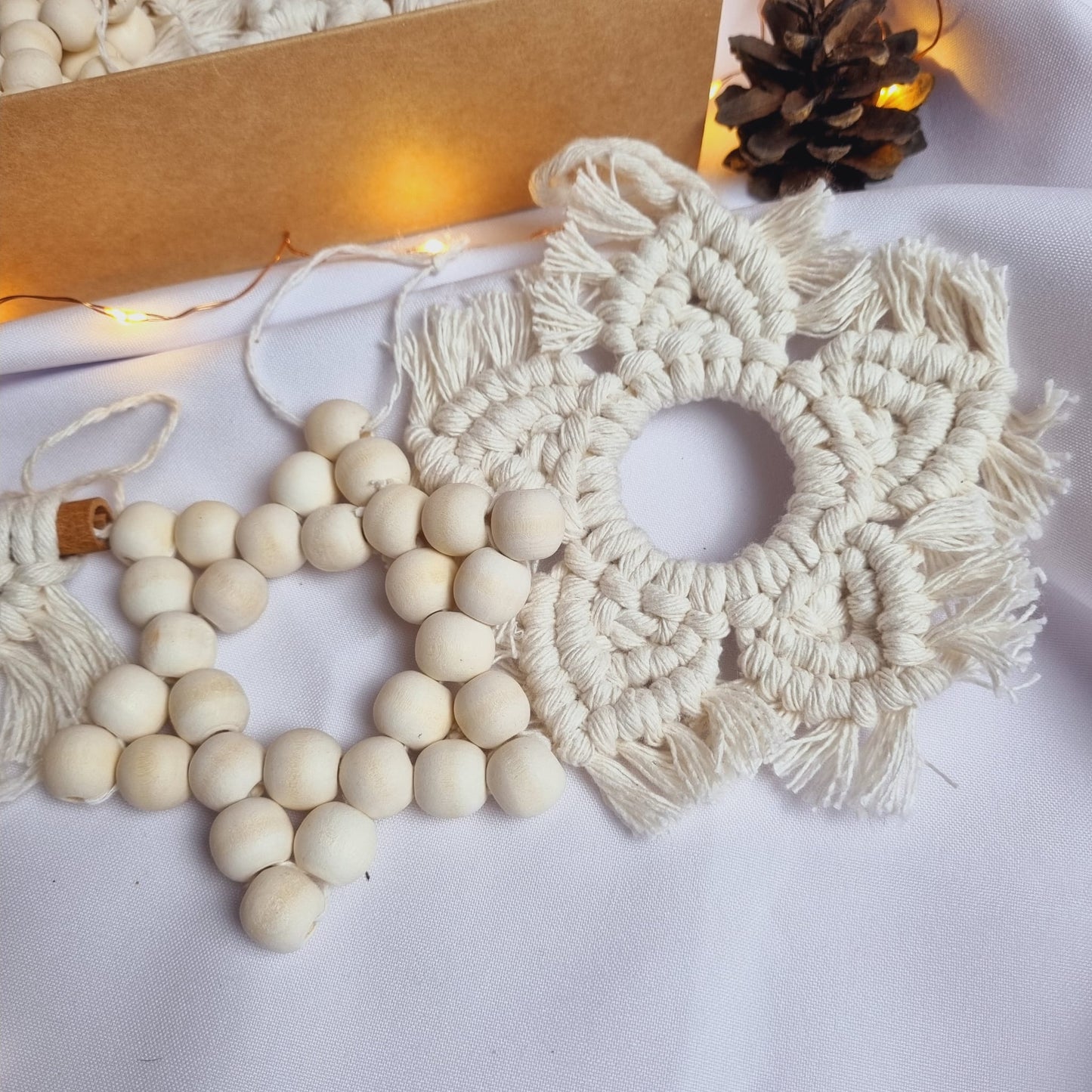 Kalėdų ornamentai „Žvaigždės, snaigės ir girliandos“