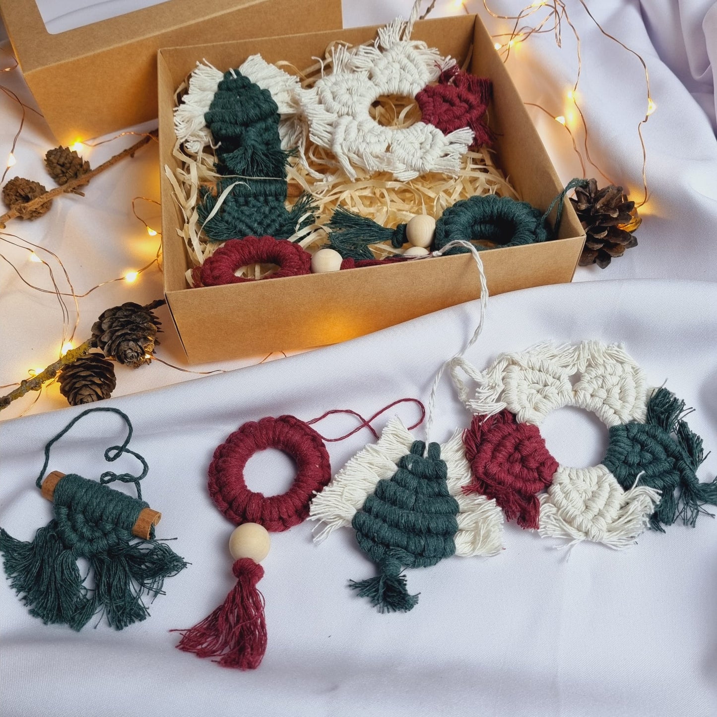 Kalėdų ornamentai „Eglutės, vainikai ir girliandos“