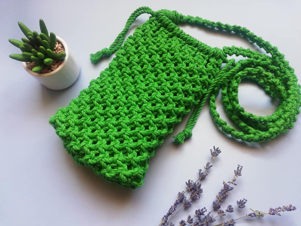 Macramé pouch for phone