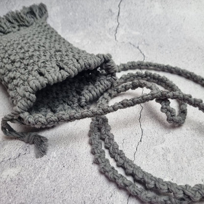 Macramé pouch for phone