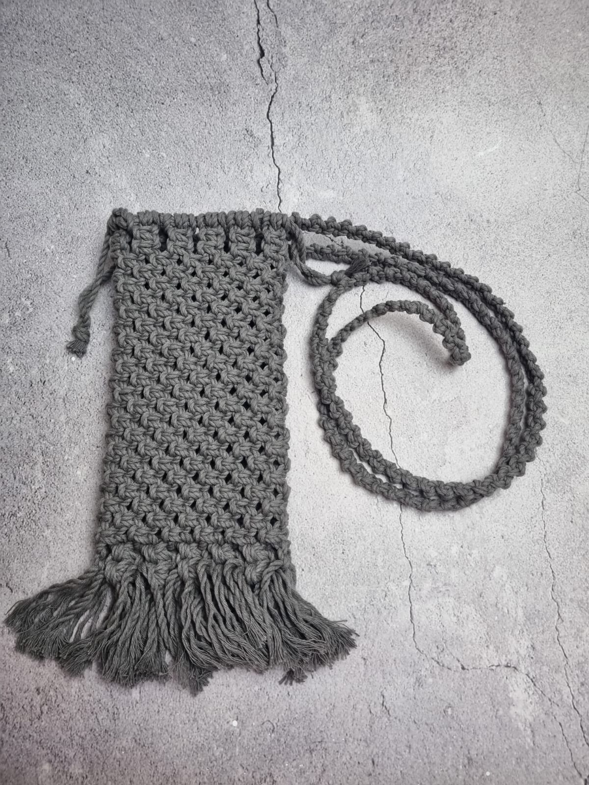 Macramé pouch for phone