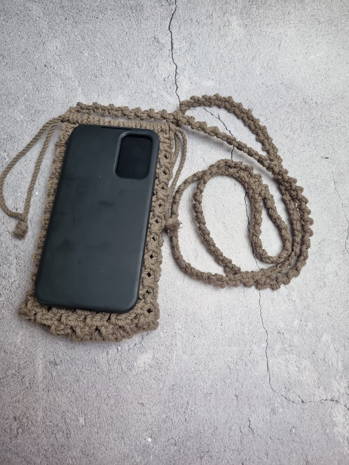 Macramé pouch for phone