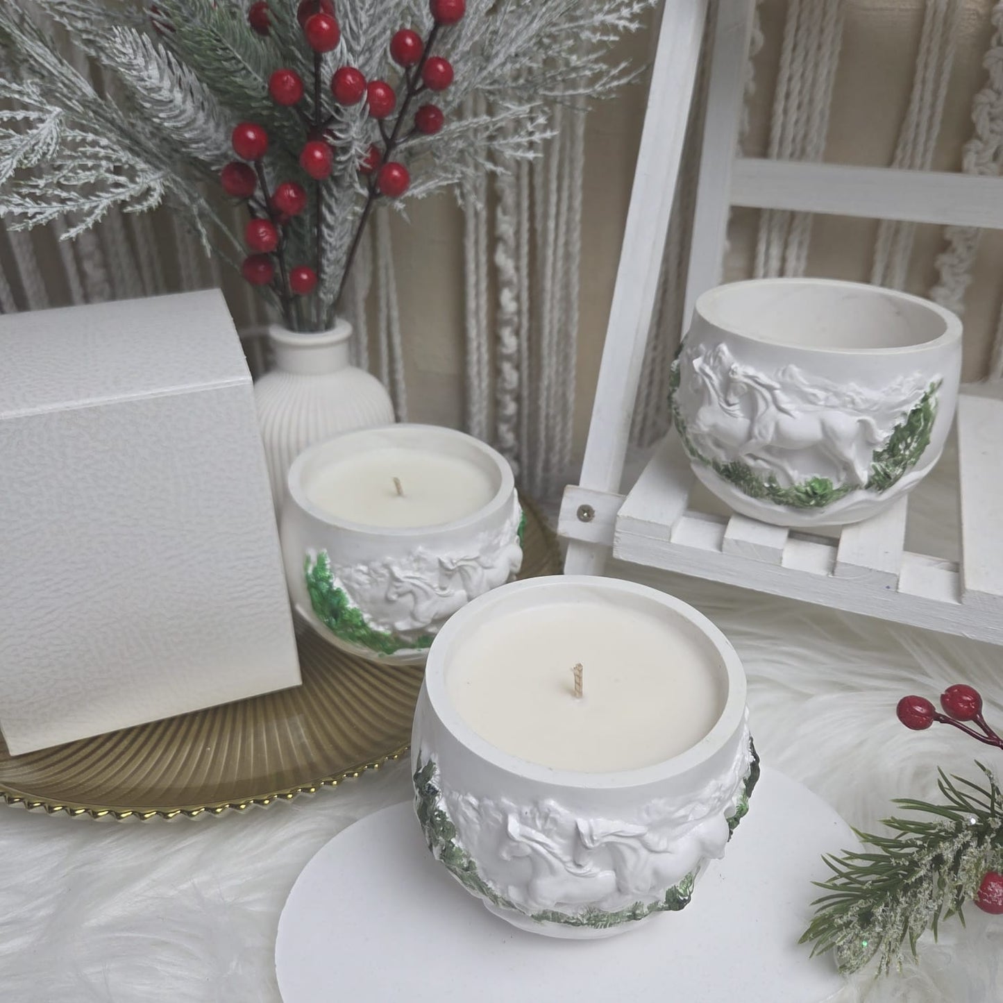 „Bėgantys žirgai“ sojų žvakė indelyje