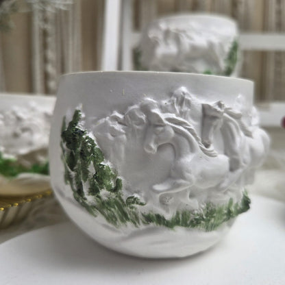 „Bėgantys žirgai“ sojų žvakė indelyje