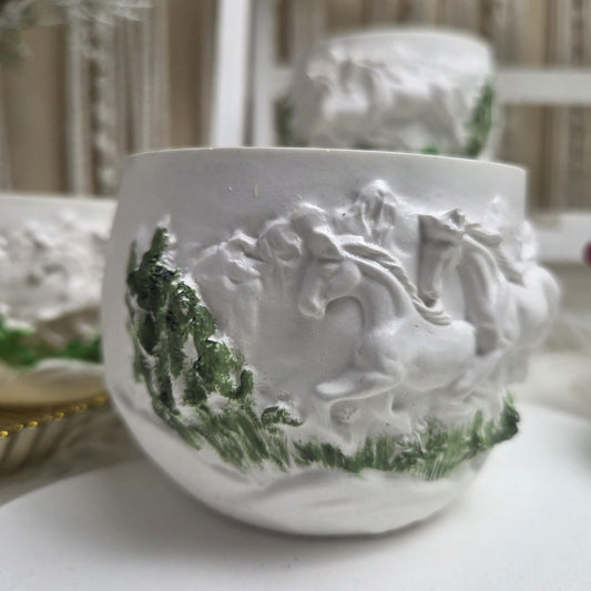 „Bėgantys žirgai“ sojų žvakė indelyje