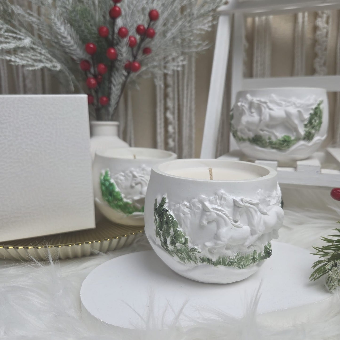 „Bėgantys žirgai“ sojų žvakė indelyje