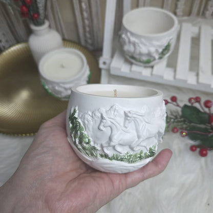 „Bėgantys žirgai“ sojų žvakė indelyje